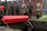 перезахоронение 64-х солдат и офицеров Советской армии в пос.Куйбышев
