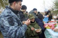 Воспитанники приходской воскресной школы, занимающихся по программе "Уроки мужества", родители юных защитников Отечества и инструкторы–наставники приняли участие в военно–полевом сборе "Полигон".