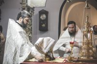 Божественную литургию в войсковом соборе Воскресения Христова
