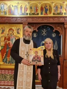 Передача в дар частицы покрова Божией Матери