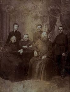 В святой Антиминс новоосвящённого храма Георгия Победоносца вложена частица мощей В святой Антиминс новоосвящённого храма Георгия Победоносца вложена частица мощей