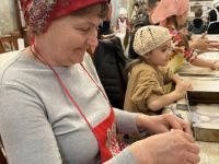 Всем приходом печём жаворонков к престольному дню!