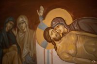 В криптовом храме появились новые святые образы